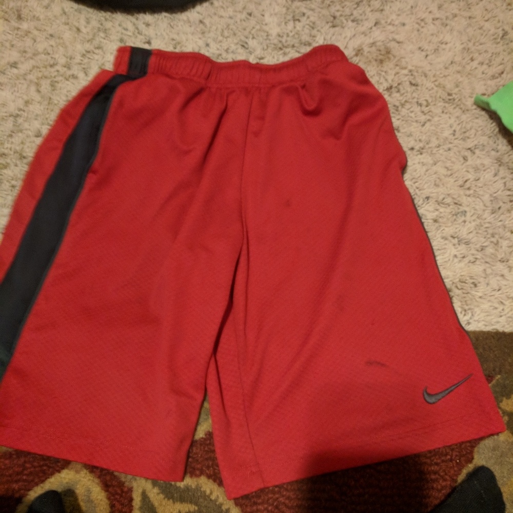 Nike boys shorts size large